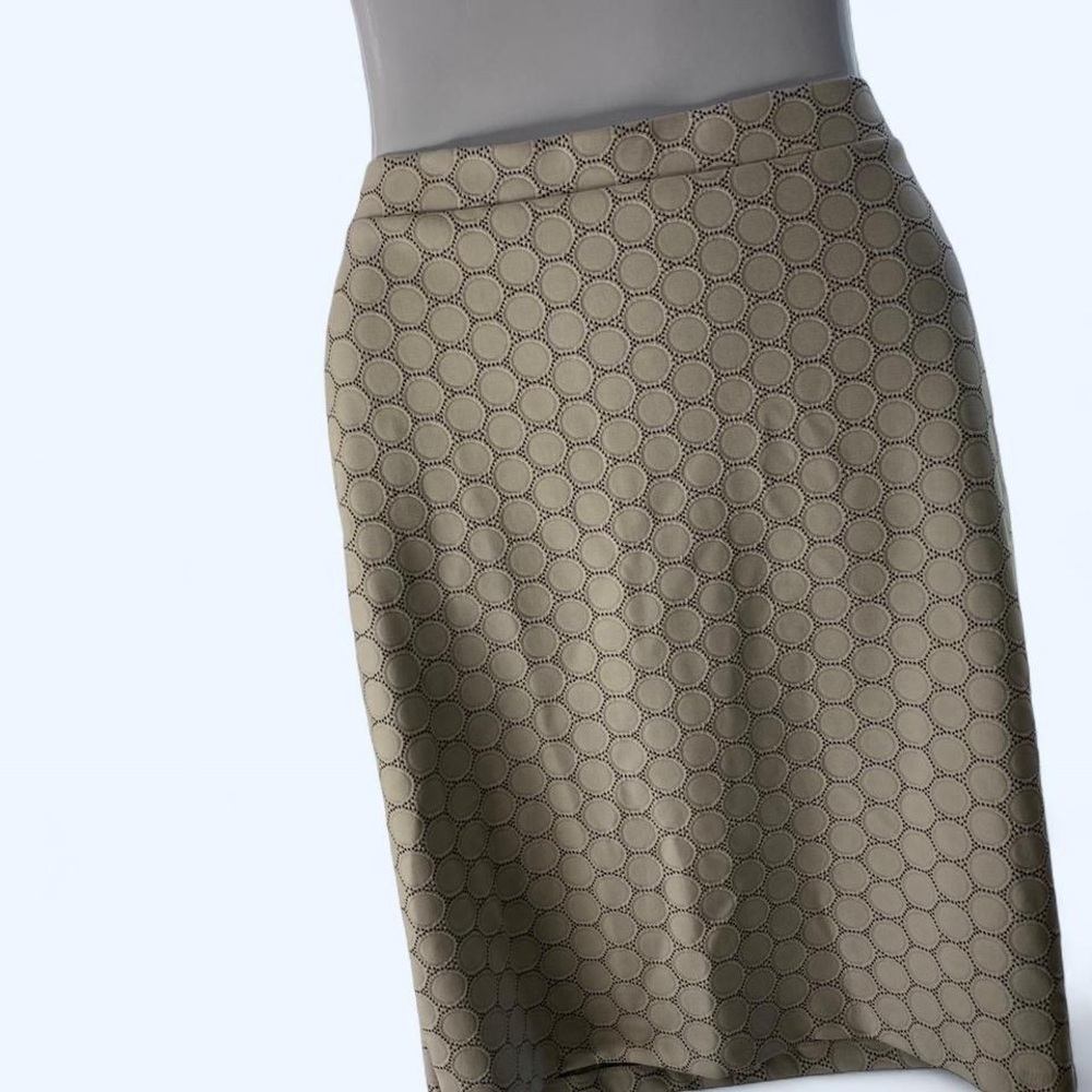 Leota Ivory A-Line Knee-Length Skirt M